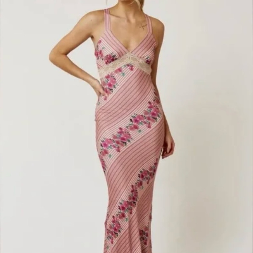 Blue Blush, FLORAL LACE MAXI DRESS